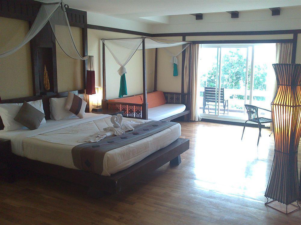 Oyo 255 The Ocean Hotel Patong ภายนอก รูปภาพ